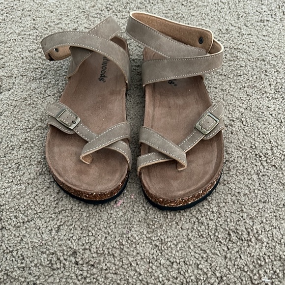 brown sandals size 8 never worn - Picture 2 of 4